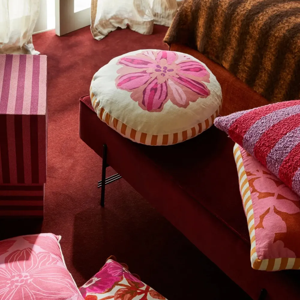 bonnie__neil_candy_pink_r_2.webp Bonnie & Neil Candy Pink Round Cushion Best