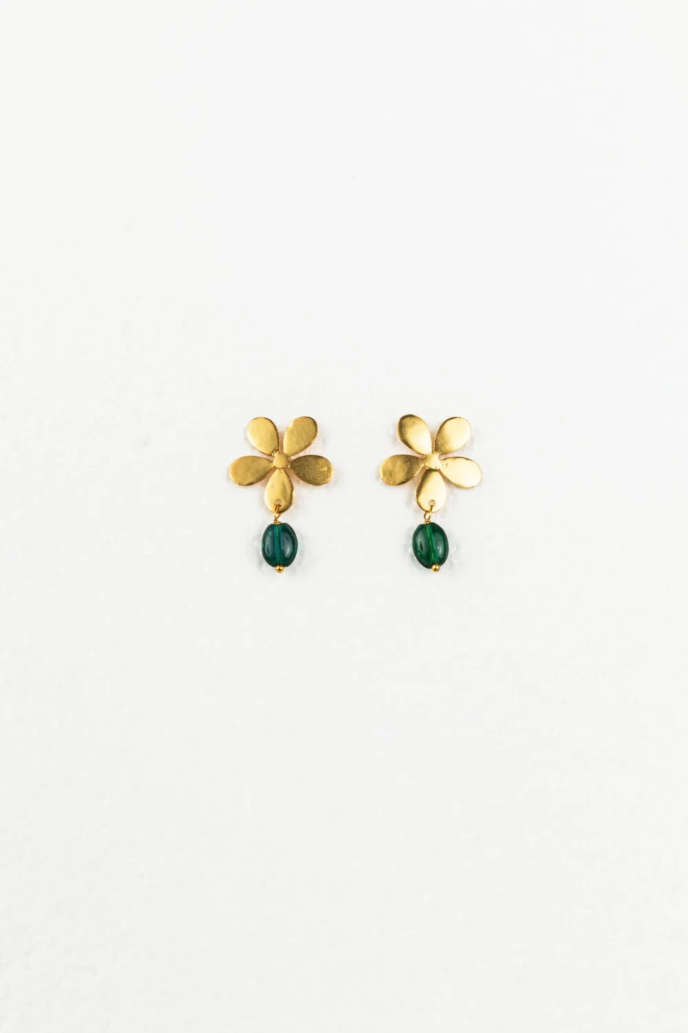 holiday_liv_earrings_1.webp Holiday Liv Earrings Outlet