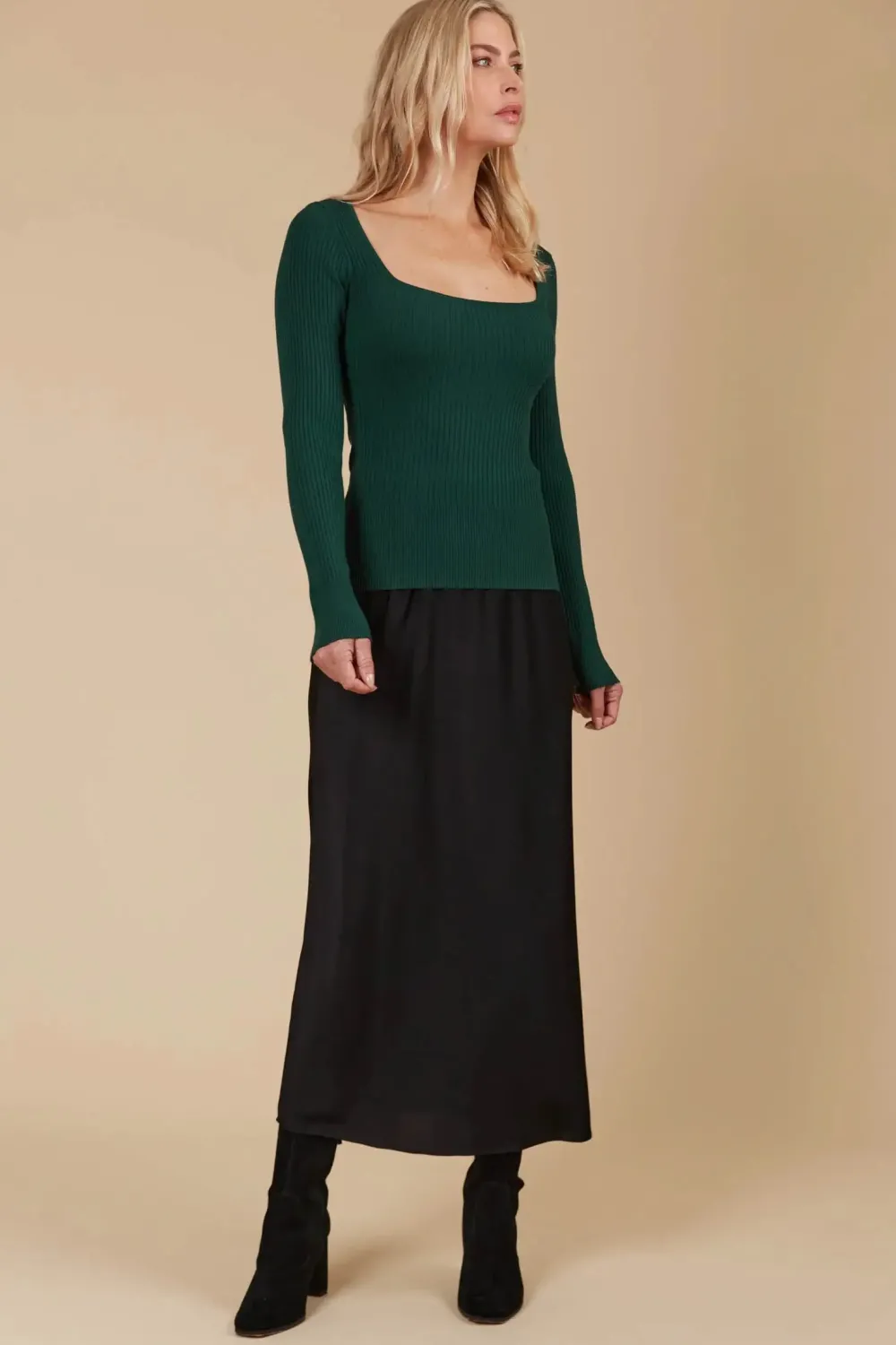 isle_of_mine_juno_square__1-1.webp Isle Of Mine Juno Square Neck Top - PIne Hot