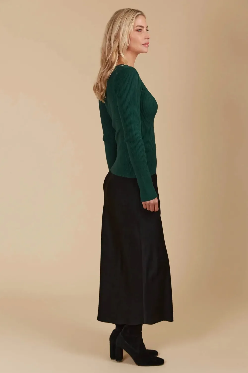 isle_of_mine_juno_square__3-1.webp Isle Of Mine Juno Square Neck Top - PIne Hot